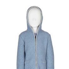 Lade das Bild in den Galerie-Viewer, Kinder Strickjacke aus weicher Merino Lambswool hellblau