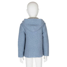 Lade das Bild in den Galerie-Viewer, Kinder Strickjacke aus weicher Merino Lambswool hellblau