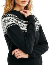 Lade das Bild in den Galerie-Viewer, Merinowollpullover Vagsoy schwarz
