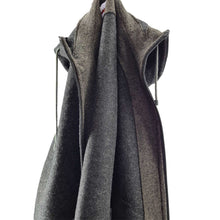 Lade das Bild in den Galerie-Viewer, Herren Kapuzenjacke aus Original Loden