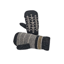 Lade das Bild in den Galerie-Viewer, Innenseite von dunkelgrauenNorwegischen Fäustlingen