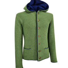 Lade das Bild in den Galerie-Viewer, hellgrüne Kapuzenstrickjacke aus Merinowolle -Kapuze hat eine dunkelblaue warme Innenfütterung-Rand des Hoodies und Taschen sind dunkelblau eingefasst