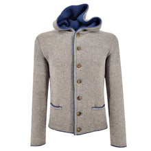Lade das Bild in den Galerie-Viewer, beige Kapuzenstrickjacke mit Rinderhornknopf-Kapuzeninnenseite ist blau gefüttert-Ränder und Taschen des Merinowollcardigans sind ebenfalls blau eingefaßt