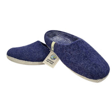 Lade das Bild in den Galerie-Viewer, Filzhausschuhe in dunkelblau